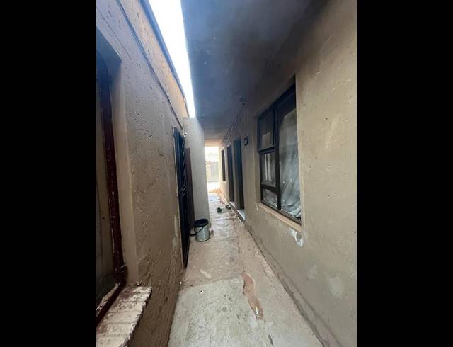 12 BEDROOM HOUSE FOR SALE IN PROTEA GLEN EXT